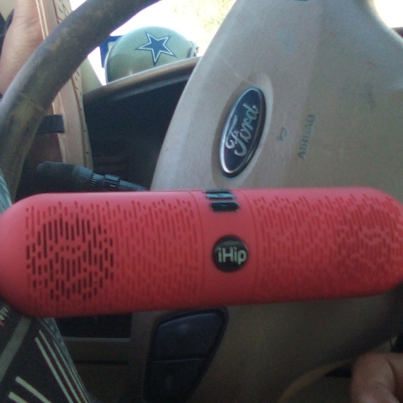 Red speaker - Picture 1 of 2